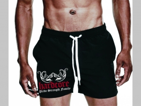 Hardcore - Pride, Strength, Family - plavkov&eacute; p&aacute;nske kraťasy s pohodlnou gumou v p&aacute;se a &scaron;n&uacute;rkou na dotiahnutie vhodn&eacute; aj ako klasick&eacute; kraťasy na voľn&yacute; čas